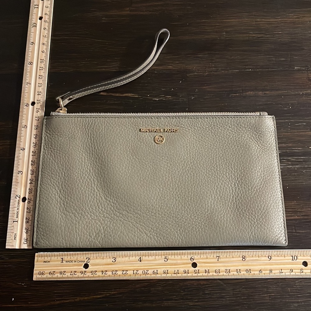 Authentic Michael Kors Wristlet Style 38F1CT9C4L in Dusty Sage - Picture 4 of 5